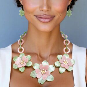 The AKA Marbled Bloom Collar Set